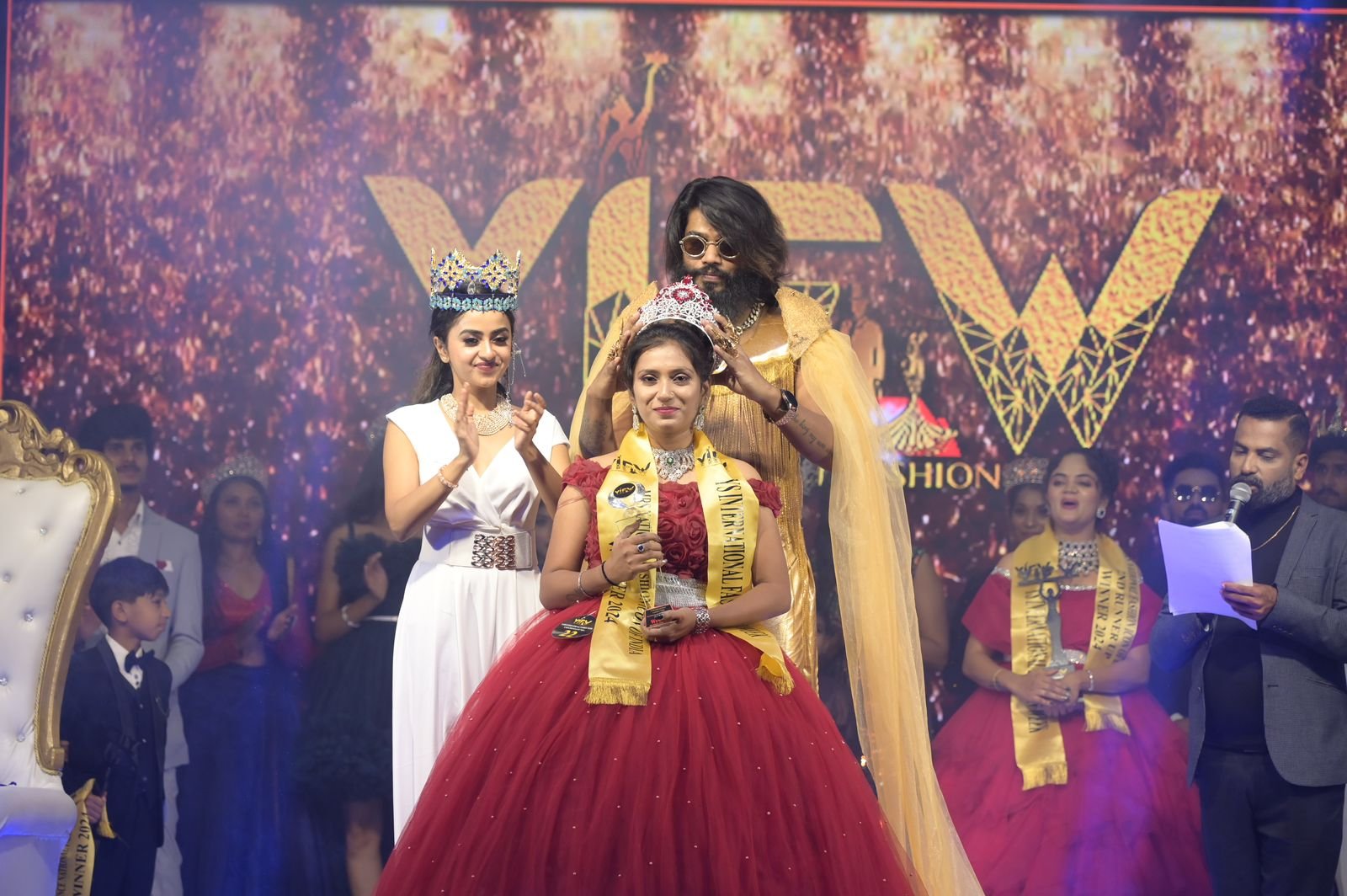 Read more about the article Shwetha Patil from Davangere Crowned Mrs. National Fashion Icon of India 2024 at YIFW